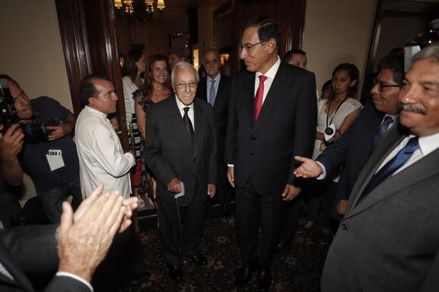 "El principal legado que nos deja a todos los peruanos don Lucho es su ejemplo de vida. Lo que nos deja a muchos es un ejemplo de decencia, de honestidad, de entrega", indicó Vizcarra. (Foto: Renzo Salazar / GEC)