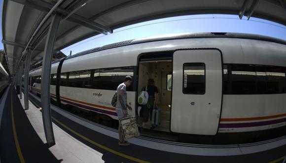 El precio para los trayectos entre Barcelona y Madrid pasará de los 140 euros a menos de 100 con las nuevas ofertas, aunque en durante la promoción de lanzamiento fueron de hasta 5 euros. (Foto: AFP)