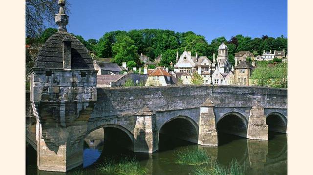 Bradford on Avon (Wiltshire). El municipio, calificado por el periódico ‘The Sunday Times’ como una “mini versión de Bath”, fue galardonado como el mejor lugar para vivir en 2015. A orillas del río Avon, el pueblo está lleno de cafeterías, ‘pubs’ tradicio