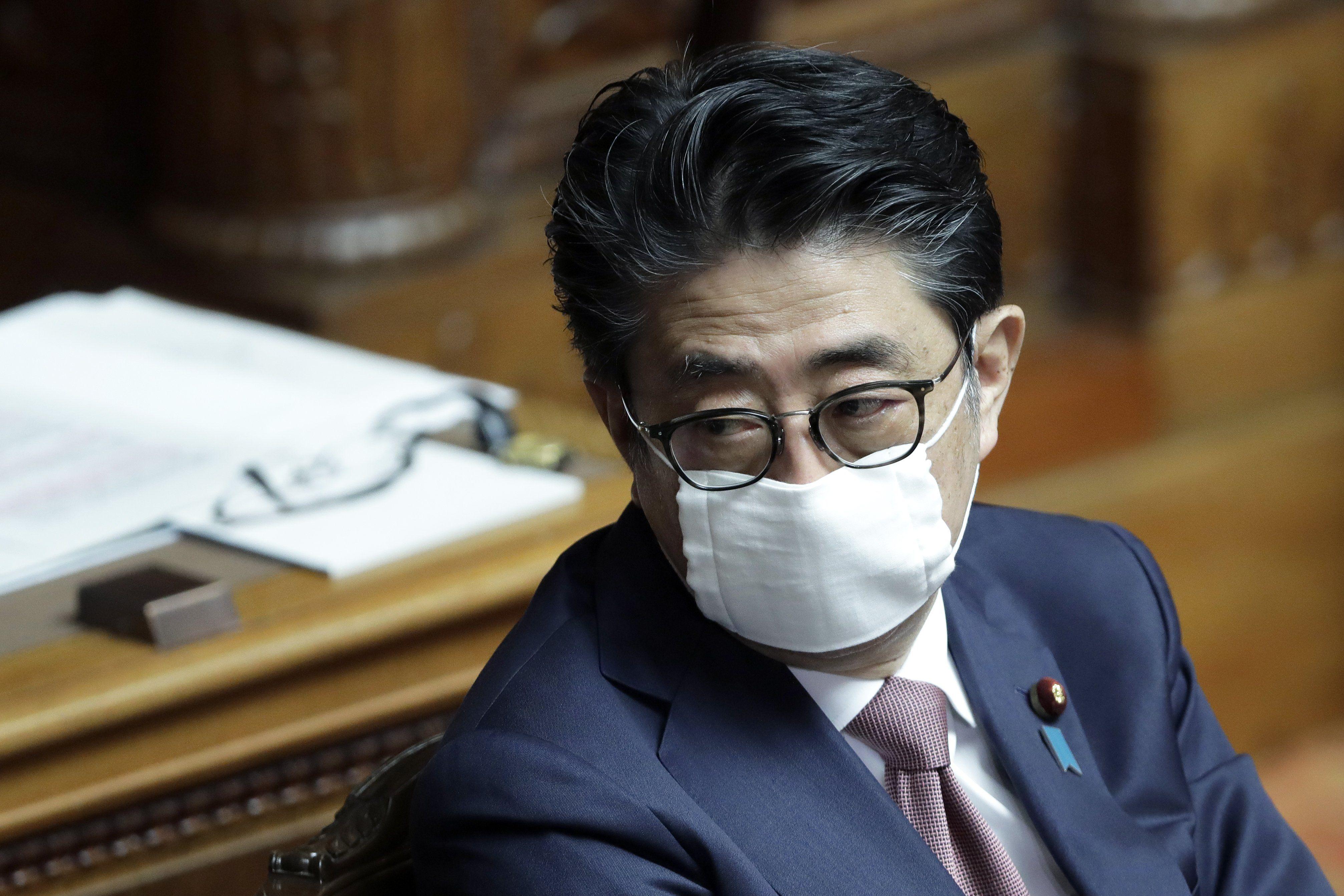 El primer ministro de Japón, Shinzo Abe, afirmó este lunes que su gobierno planea declarar el estado de emergencia por el coronavirus. (Foto: Kiyoshi Ota/Bloomberg).