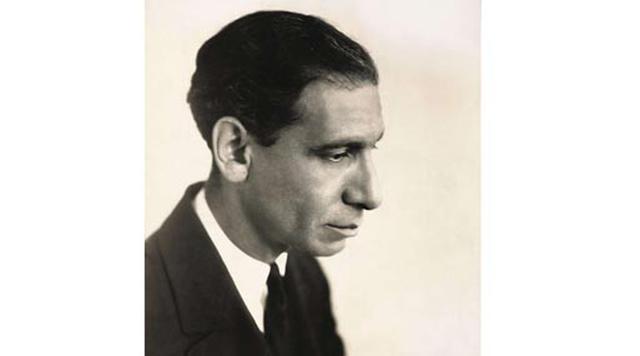 El problema de este país es que hay demasiados políticos que creen, con una convicción basada en la experiencia, que se puede engañar a todo el pueblo todo el tiempo. Franklin P. Adams (1881–1960), periodista y humorista estadounidense.