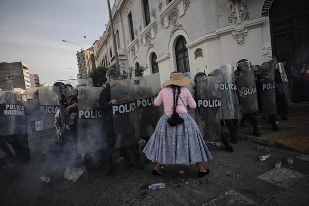 Enfrentamientos entre agentes de la Policía y manifestantes. Foto: GEC