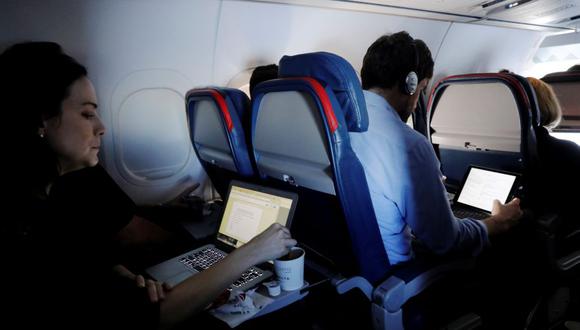 Proyecto señala que se busca evitar que familias sean separadas en un vuelo debido a no haber pagado un derecho adicional. (Foto: Reuters).
