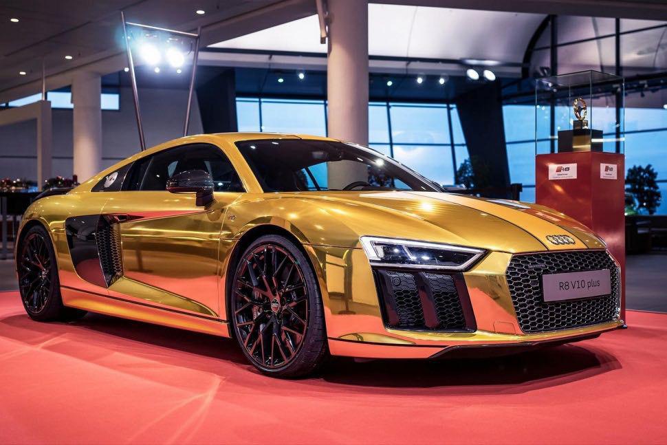 Audi R8 V10 Plus Cromado en oro