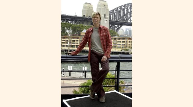 El recién fallecido David Bowie nació como David Jones. Fiel a su estilo camaleónico, decidió ocultar su nombre y adoptar el del aventurero estadounidense Jim Bowie, creador del famoso cuchillo de caza. (Foto: Getty)