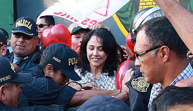 FOTO 1 | Nadine Heredia salió del penal de Chorrillos. (Foto: Andina)