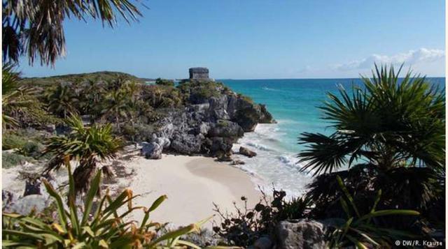 México. A pesar de que muchos de los 32.1 millones de turistas disfrutan de las hermosas playas del país, los tesoros culturales de México también tienen gran valor turístico. Por descubrir están los templos misteriosos como las ruinas mayas de Tulum (vis