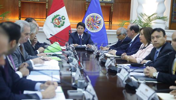 Los representantes de la OEA también se reunieron con las bancadas del Congreso. Foto: Presidencia.