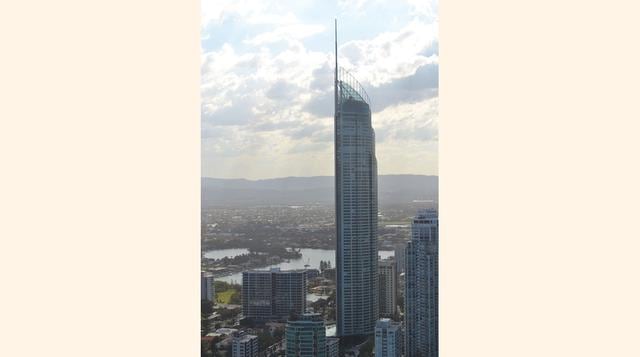 Q1 (Gold Coast, Australia). Su construcción se inició en 2002 y finalizó en 2005. El diseño imita la antorcha olímpica de Sidney 2000. (Foto: Wikipedia)