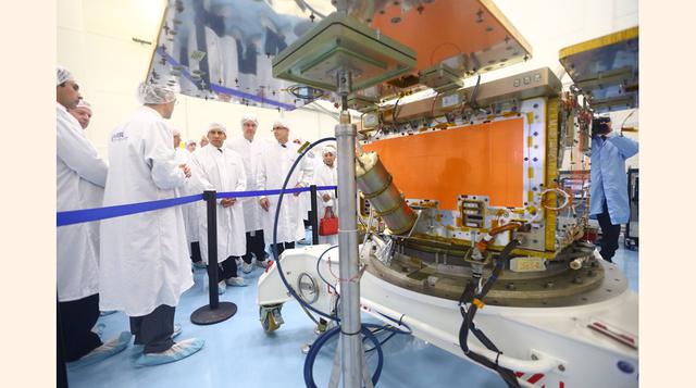 El satélite tendrá una vida útil de 10 años. Podrá monitorear las áreas afectadas por desastres naturales, reforzar la seguridad y la lucha contra la minería ilegal, con imágenes satelitales de alta resolución. (Foto: Presidencia de la República)