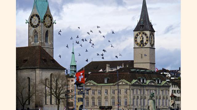 Zurich, Suiza. Esta es la ciudad más cara para visitar en Europa, según PriceofTravel. Generalmente es incluida en los ranking de los taxis más caros del mundo y sus establecimientos suelen orientarse a hombres de negocios. Precio por día: desde US$ 124.1