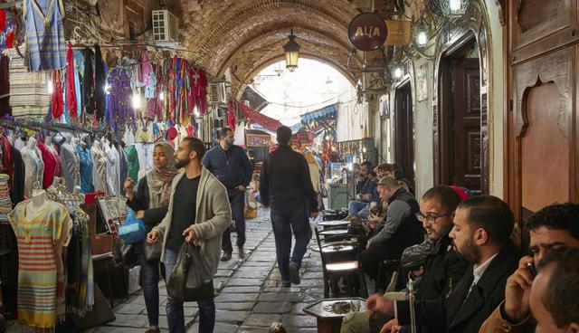 FOTO 27 | 27. Túnez (República Checa). La libertad es lo que hace que Túnez sea única. Ocho años después de haber prendido la mecha para la Primavera Árabe, Túnez sigue siendo la única capital árabe con una verdadera libertad de expresión, además de una rotación pacífica del poder. La ciudad posee muchos otros encantos, entre ellos, las ruinas de la antigua ciudad de Cartago, desde donde los elefantes de Aníbal alguna vez amenazaron a Roma. (Foto: NYTimes)