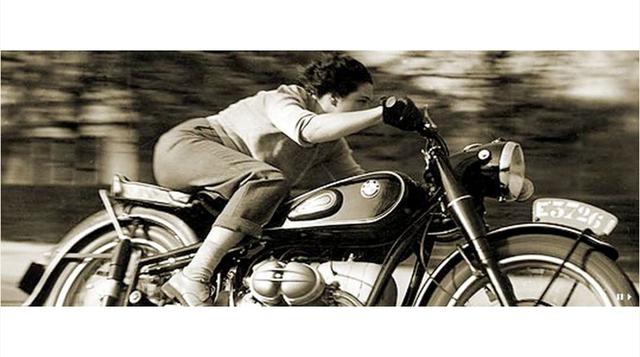 Cuando termina la guerra, la empresa ya no es ni la sombra de lo que fue y sobrevive fabricando electrodomésticos. La producción de motos se reanuda en 1948, y la de autos en 1952, pero el éxito no llega tan rápido. (Foto: bmw.com)