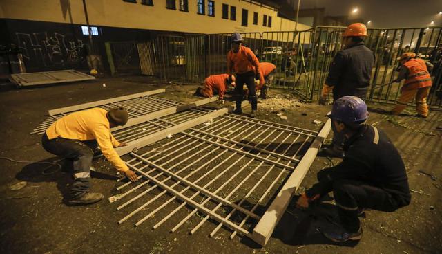 También se colocaron rejas para impedir el ingreso de ambulantes. (Foto: MML)