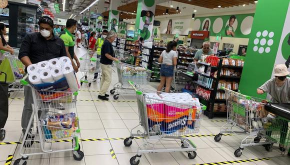 En los diferentes supermercados se ha visto gran cantidad de consumidores comprando mayores cantidades  (GEC)