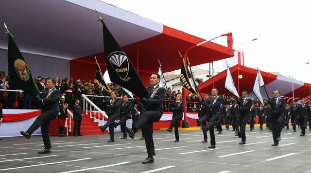 También desfilaron miembros del GEIN, quienes capturaron a Abimael Guzmán (foto: Andina).