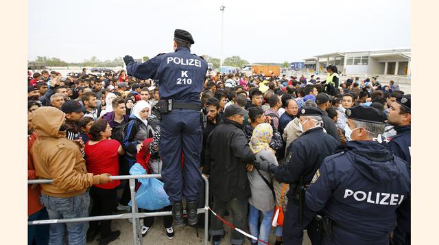 La mayoría de los refugiados se han dirigido a Alemania, que anunció en agosto que suspendería la política de asilo de la UE para aceptar a los sirios que llegaran a cualquier punto de la UE, lo que creó un mayor incentivo para los inmigrantes. (Foto: Reu