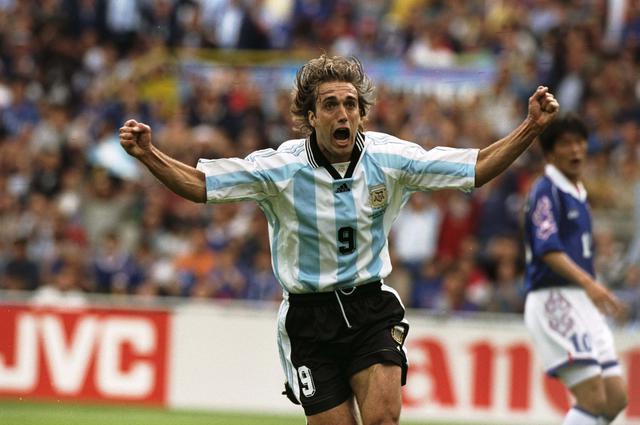 FOTO 2 | 12. Gabriel Batistuta. El 'nueve' argentino jugó tres Mundiales, desde 1994 a 2002, y anotó 10 goles en el camino. (Foto: Getty)