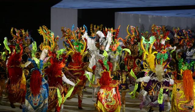 Decenas de personas participaron en las diferentes danzas típicas del Perú. (Jesús Saucedo/GEC)