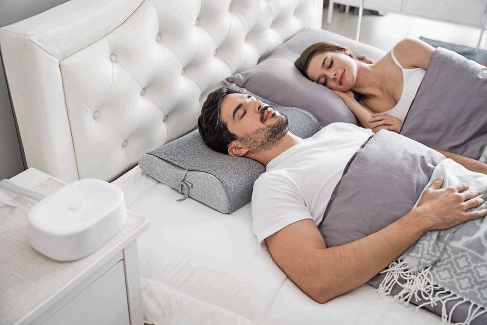 Almohada antirronquidos. La Motion Pillow 3 detecta el sonido de los ronquidos y  para detenerlo, se activan unas bolsas de aire en su interior que acomodan la cabeza de la persona sin despertarla.