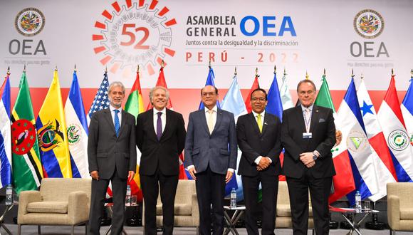 El canciller César Landa; el secretario general de la OEA, Luis Almagro; y el ministro Roberto Sánchez inauguraron el Foro Empresarial “El Perú y el escenario económico regional”. También estuvo el embajador del Perú ante la OEA, Harold Forsyth. (Foto: Cancillería).