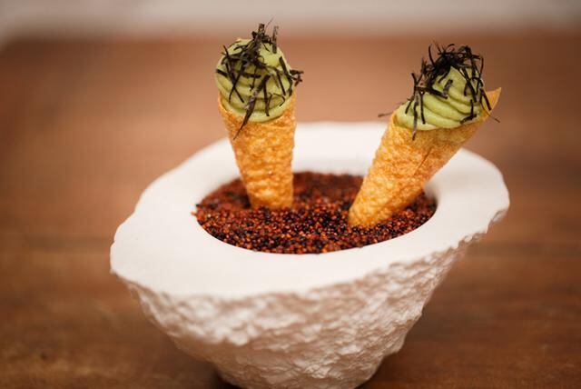 8. Conos de maíz con tuna y tartar de palta en el restaurante Maní (Brasil). (Foto: The World's 50 Best Restaurants)