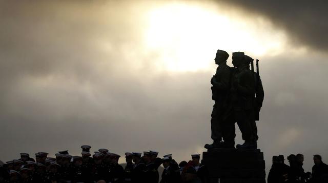 En Escocia se ha erigido el monumento a los comandos británicos caídos en la Segunda Guerra Mundial. Toda Gran Bretaña guardó un momento de silencio para recordar la contribución de hombres y mujeres, militares y civiles, que han servido a las fuerzas arm