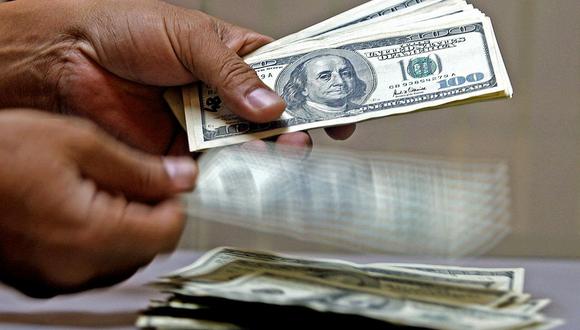 El "dólar blue" se negociaba en 149 pesos en Argentina este jueves. (Foto: AFP)