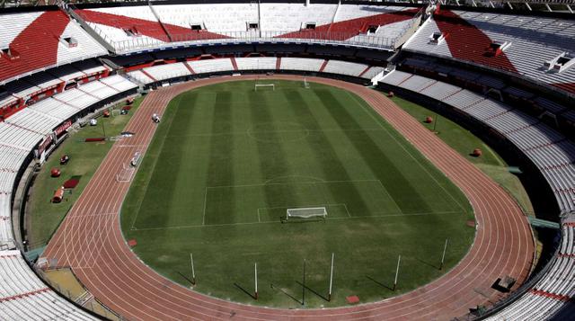 Estadio Monumental de Núñez (Argentina). El estadio de su archirival River Plate se ubica en el otro polo de la ciudad, en el barrio porteño de Belgrano aunque siempre se lo ubica en Núñez. Fue construido en 1934 sobre un antiguo hipódromo que a su vez se