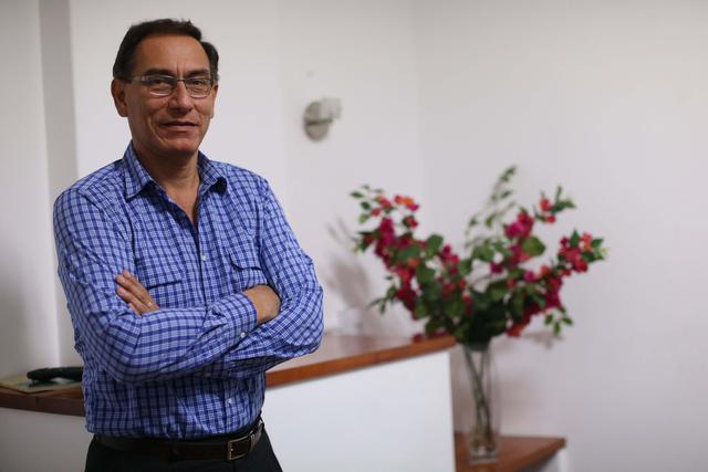 Foto 3: Estudió en el I.E.P. Juan XIII y en la G.U.E. Simón Bolívar de Moquegua. Una vez finalizado estos estudios, ingresó a la Universidad Nacional de Ingeniería en 1979 donde estudió hasta 1984, año en el que egresó como bachiller en Ingeniería Civil.