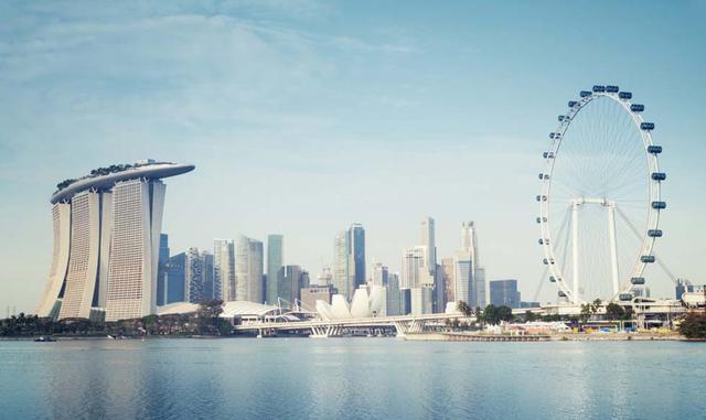 Singapur. Singapur es una de las ciudades con mayor número de programadores y firmas de inversión. Eso, unido a su infraestructura, hace que obtenga el puesto número 8 del ranking.
