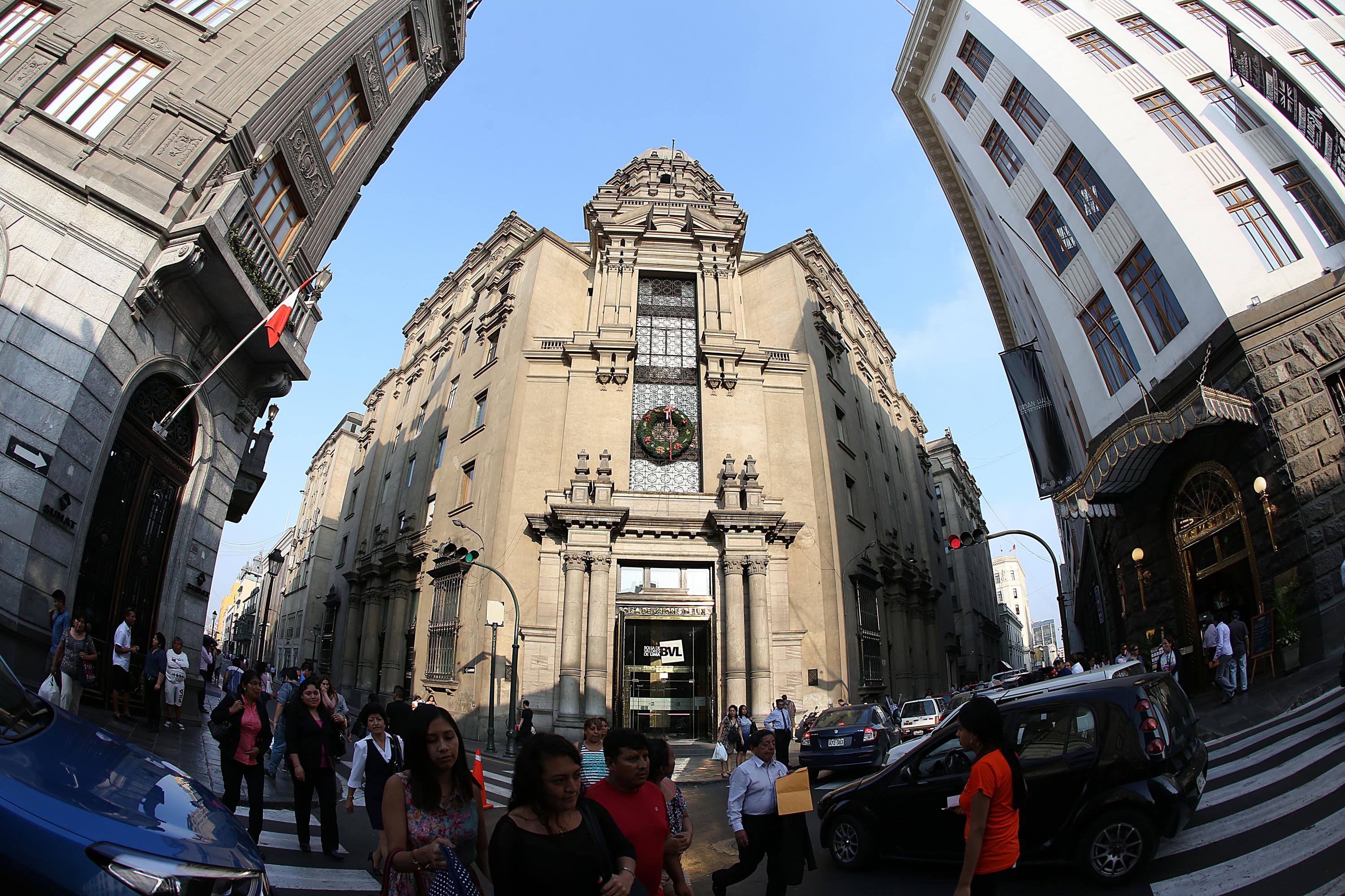 Mercado. El Banco Mundial propone aumentar inversión de las personas en papeles que emite el Gobierno. (Foto: Manuel Melgar)