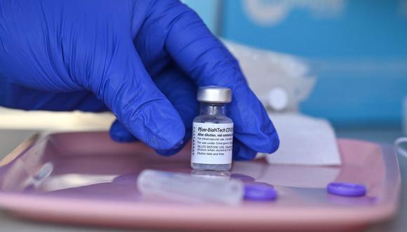La Administración de Medicamentos y Alimentos de EE. UU. autorizó la aplicación de la vacuna de Pfizer en niños de 5 a 11 años.  (Foto: ROBYN BECK / AFP).