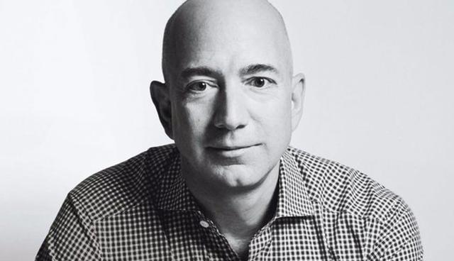 FOTO 7 | 7. No arrepentirse de intentar cosas nuevas: Jeff Bezos. “Si vas a hacer algo y fallas, ten en mente que lo intentaste. Eso es mejor que no haberlo hecho. Probar tus ideas, aunque te equivoques y volver a intentar una y otra vez hasta que aciertes. Si decides que sólo harás las cosas que sabes que funcionarán, vas a dejar un montón de oportunidades de lado. Las verdaderas lecciones vienen del fracaso y no del éxito”, asegura Jeff Bezos. (Foto: Getty)