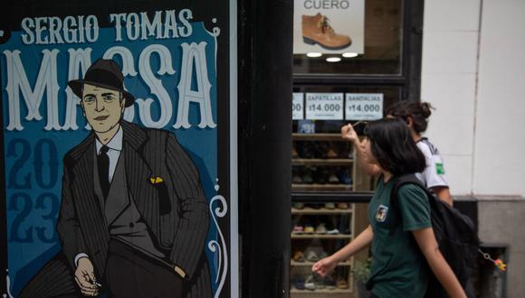 Un cartel de apoyo a Sergio Massa, ministro de Economía de Argentina y candidato presidencial del partido Unidad por la Patria, en Buenos Aires.