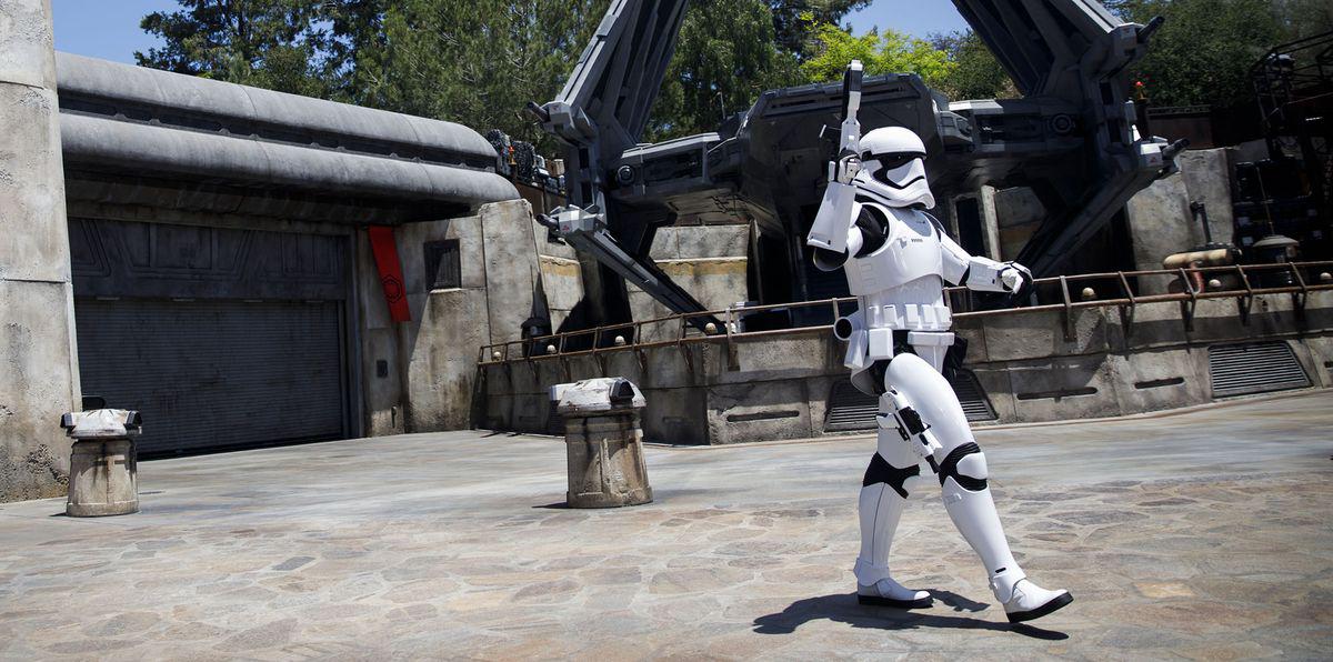 Cuando Disney compró Lucasfilm Ltd. en 2012 por US$ 4,050 millones, ya tenía una plantilla para la intrincada red de secuelas y spin-offs que esperaba crear en torno a la marca Star Wars.