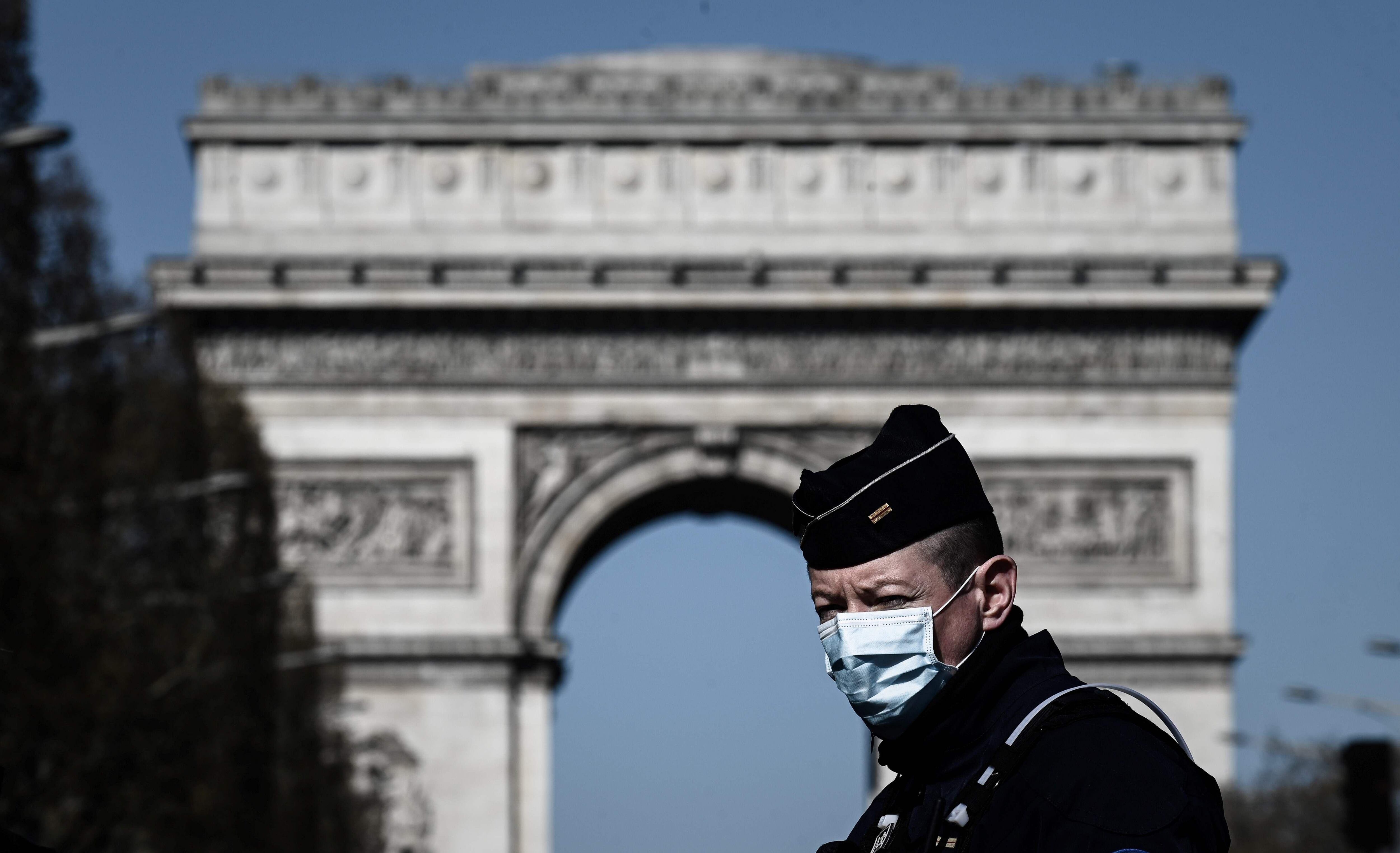 El G7 -que reúne a Alemania, Canadá, Francia, Estados Unidos, Italia, Japón y Reino Unido- destaca igualmente que la economía mundial está mejor parada que cuando estalló la crisis financiera del 2008. (AFP / PHILIPPE LOPEZ).