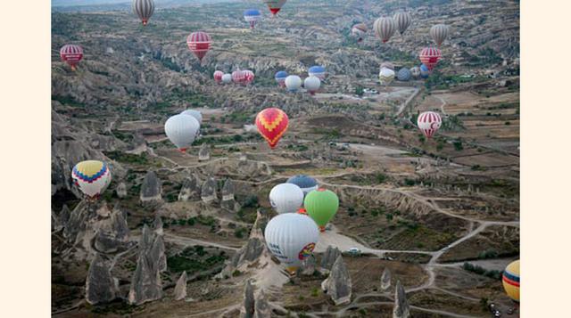Cada amanecer, más de un centenar de globos recorren el cielo de Capadocia. El mejor momento para hacer este viaje, entre los meses de abril y noviembre. (Foto:expansión)