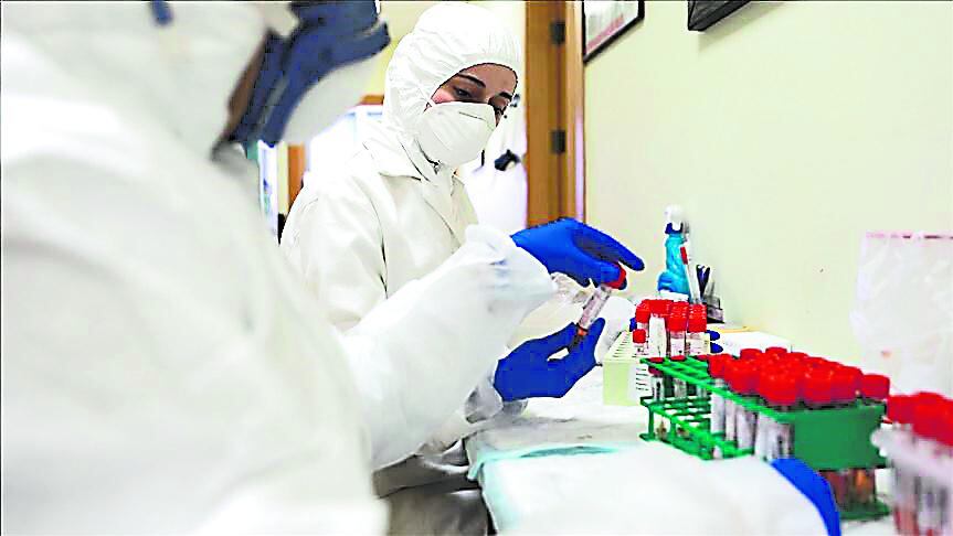 “Hay universidades de regiones que tienen equipos con mínimo uso actual o que nunca se usaron y están hasta en sus cajas. Por ejemplo, solo en el Cusco las universidades tienen 12 equipos rRT-PCR adquiridos con dinero del canon regional”, mencionó.