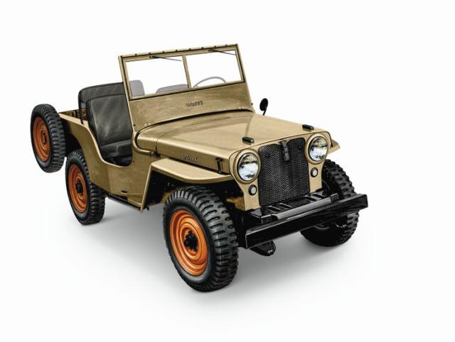 2. CJ-2A (1945). Es el primer modelo para civiles de Jeep, por ello las siglas "CJ". Fue comercializado como el vehículo ideal para las entregas, en granjas o en construcción. Fabricado en base a la estructura del Willys MB con la inclusión de u