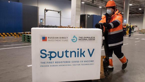 La Sputnik V ha sido registrada hasta el momento en 61 países y tiene una eficacia del 97.6%, según los datos recogidos por sus desarrolladores.