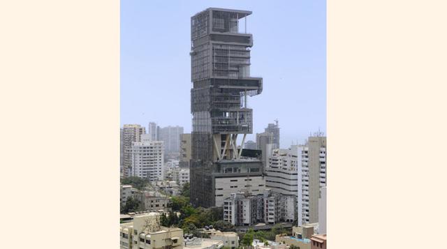 Antilia (India), US$ 1,000 millones. Tiene veintisiete pisos, pertenece al empresario Mukesh Ambani y cuenta con estacionamiento para 168 automóviles, nueve elevadores y tres helipuertos. (Foto: Megaricos)