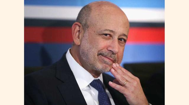 Lloyd Blankfein vendía comida en el Yankee Stadium. Como CEO de Goldman Sachs, Blankfein es una de las personas más influyentes en Wall Street. Sin embargo, él se abrió paso desde el fondo. Según su biografía, "Money and Power: How Goldman Sachs Came