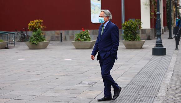 El excanciller Manuel Rodríguez llegó a Palacio de Gobierno la mañana de este martes. Foto: Hugo Curotto / @photo.gec