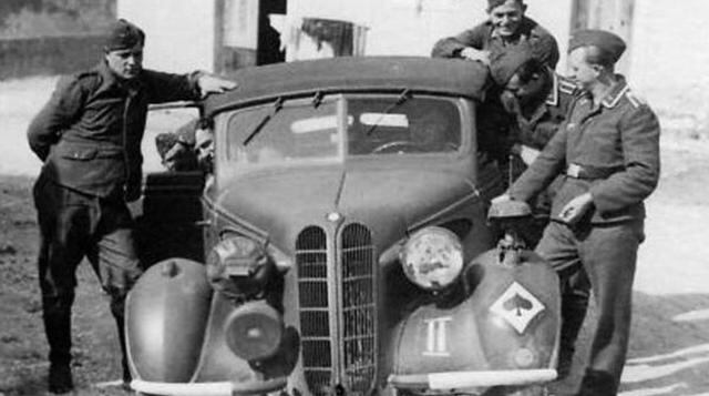 A partir de 1939 la empresa utiliza a miles de prisioneros de guerra y de detenidos de los campos de concentración en sus fábricas, un capítulo oscuro que permaneció silenciados hasta la década de 1980. (Foto: histomil.com)