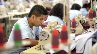 Empleo adecuado entre febrero y abril aún es menor en 10.5% respecto al 2020