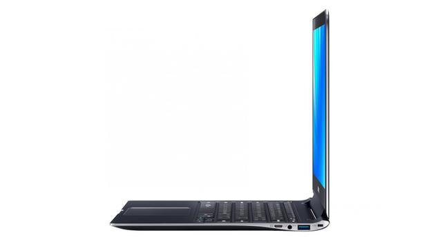 Ativ Book 9 Pro de Samsung. Las laptops de la elegante línea Ativ Ultrabooks de Samsung son delgadas y presentan un diseño curvado en sus bordes laterales. Esto da la sensación de que está flotando por encima de la mesa donde está puesta.