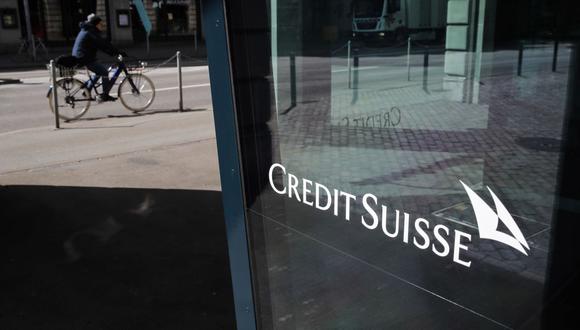 Un logotipo de Credit Suisse en una ventana de la sede de Credit Suisse Group AG en Zúrich, Suiza, el jueves 8 de abril de 2021. Fotógrafo: Stefan Wermuth/Bloomberg