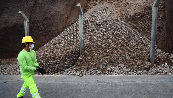 La Municipalidad de Lima informó que la disposición de cierre es para realizar trabajos en el tramo donde se produjo el desprendimiento de rocas el último viernes. (Foto: Hugo Curotto / @photo.gec)