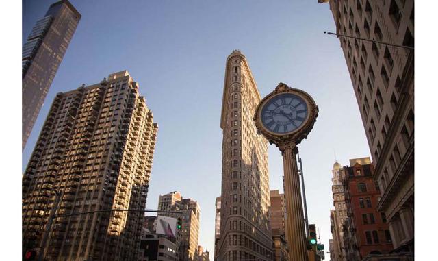 NUEVA YORK (ESTADOS UNIDOS ). En la ciudad que nunca duerme una pequeña esfera lleva recordando el paso del tiempo desde 1909. El reloj, en el número 200 de la Quinta Avenida, en Manhattan, pertenece a un grupo de seis esferas ubicadas en la misma acera d